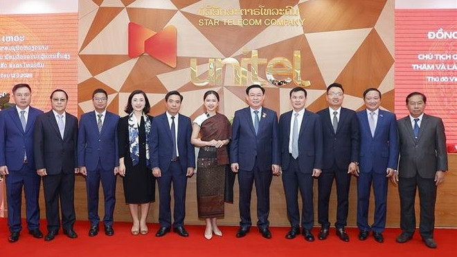 越南国会主席王廷惠视察Viettel在老分公司 ảnh 1 越南国会主席王廷惠视察Viettel在老分公司 ảnh 1