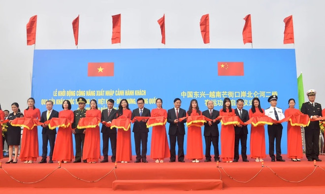 越南芒街—中国东兴口岸北仑河二桥客运功能启用 ảnh 1