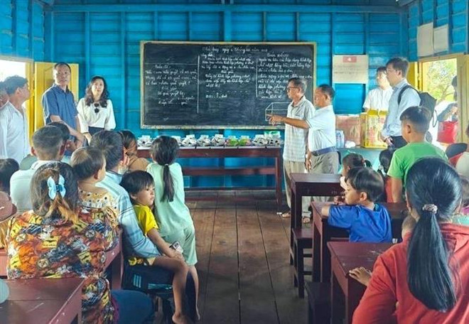 关注并为越南侨胞在柬埔寨稳定生活、经商创造条件 ảnh 1