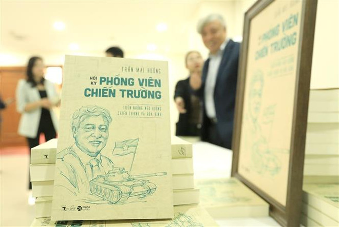 陈梅响记者的《战地记者回忆录》一书问世 ảnh 1 陈梅响记者的《战地记者回忆录》一书问世 ảnh 1