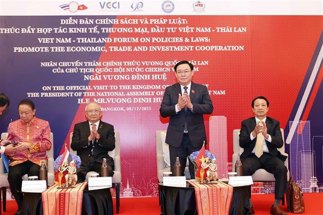 越南国会主席王廷惠出席越泰促进经贸投资合作政策和法律论坛 ảnh 1 越南国会主席王廷惠出席越泰促进经贸投资合作政策和法律论坛 ảnh 1