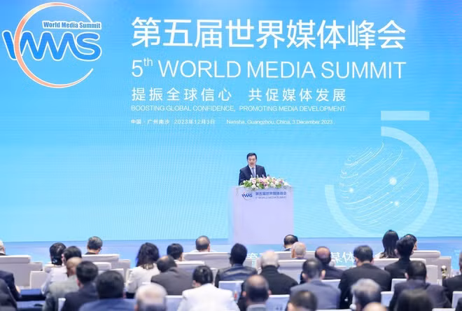 越南通讯社副社长段氏雪绒出席第五届世界媒体峰会 ảnh 1