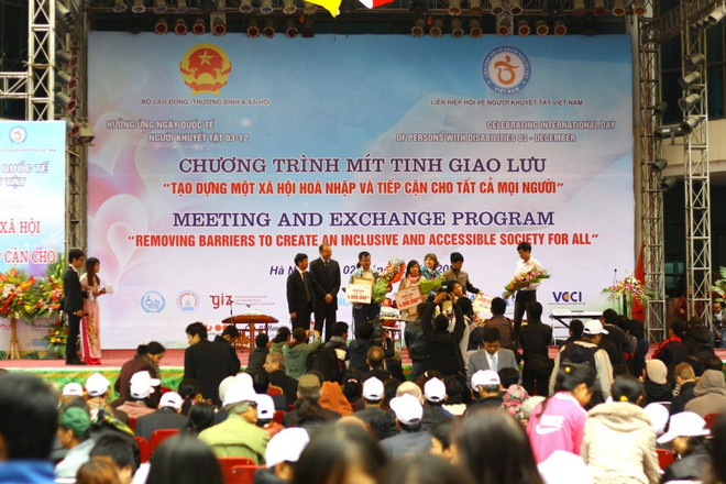 响应国际残疾人日:确保残疾人使用公共基础设施的权利 ảnh 1 响应国际残疾人日:确保残疾人使用公共基础设施的权利 ảnh 1