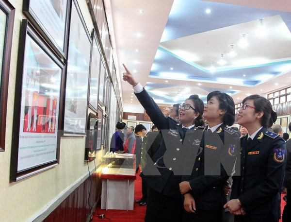 “越南黄沙与长沙两个群岛——历史证据和法律依据”地图资料展在广南省举行 ảnh 1 “越南黄沙与长沙两个群岛——历史证据和法律依据”地图资料展在广南省举行 ảnh 1