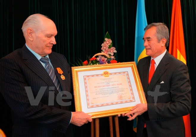 越南向乌克兰公民授予友谊勋章 ảnh 1 越南向乌克兰公民授予友谊勋章 ảnh 1