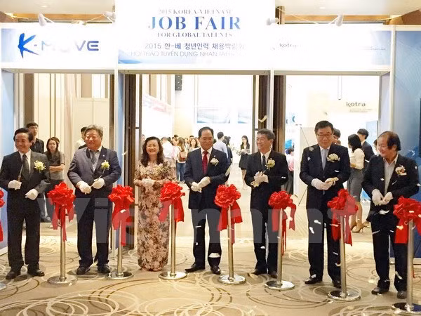 2015年越韩人才招聘会在胡志明市举行 ảnh 1