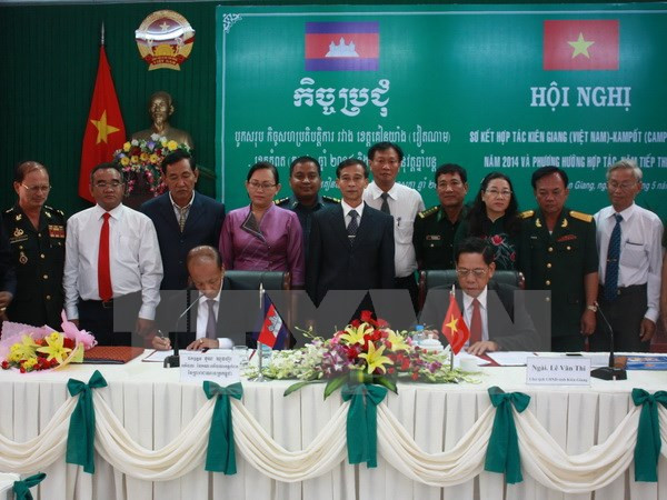 越南坚江省与柬埔寨贡布省深化友好关系 ảnh 1 越南坚江省与柬埔寨贡布省深化友好关系 ảnh 1