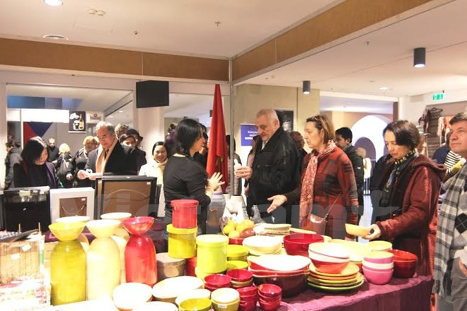 越南参加在乌克兰举行的慈善义卖活动 ảnh 1