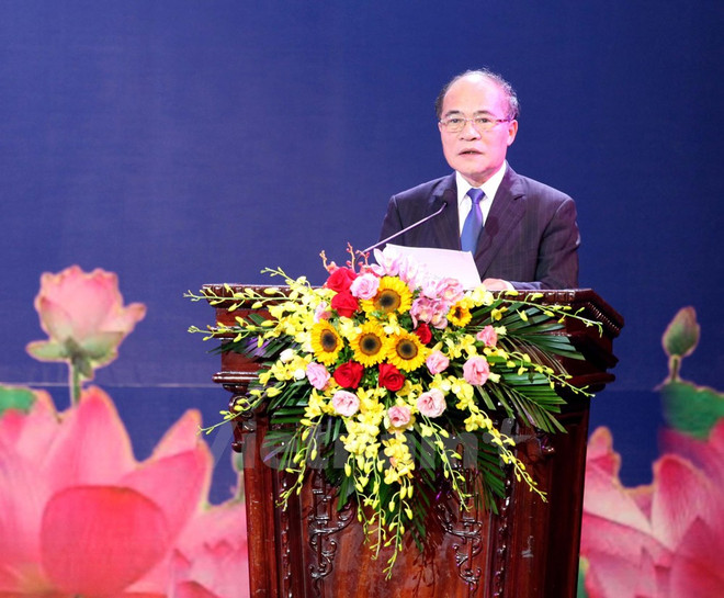 老挝国庆40周年暨凯山·丰威汉主席诞生95周年纪念集会在河内举行 ảnh 1 老挝国庆40周年暨凯山·丰威汉主席诞生95周年纪念集会在河内举行 ảnh 1