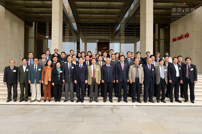 “越南国会:成立与发展70年历程“研讨会在河内举行 ảnh 3 “越南国会:成立与发展70年历程“研讨会在河内举行 ảnh 3