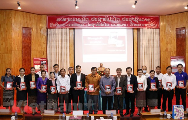 老挝发行有关越南驻老首位特命全权大使的书籍 ảnh 2 老挝发行有关越南驻老首位特命全权大使的书籍 ảnh 2