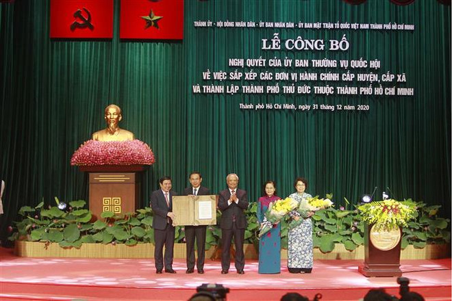 胡志明市下辖守德市成立决定公布仪式举行 ảnh 1