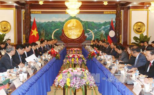 越共中央总书记阮富仲与老挝人民革命党中央委员会总书记、国家主席本扬举行会谈 ảnh 1 越共中央总书记阮富仲与老挝人民革命党中央委员会总书记、国家主席本扬举行会谈 ảnh 1