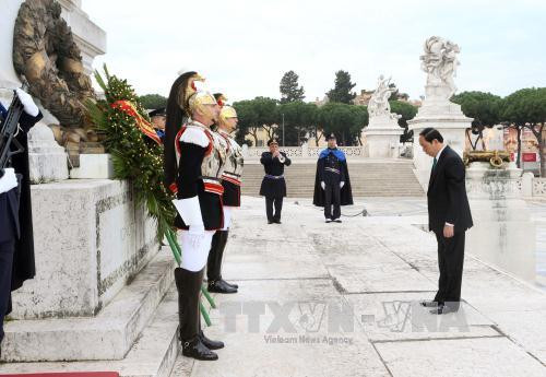 越南国家主席陈大光会见意大利总理马泰奥•伦齐 ảnh 4 越南国家主席陈大光会见意大利总理马泰奥•伦齐 ảnh 4