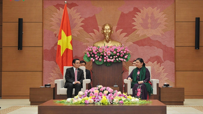 越南国会常务副主席丛氏放会见老越友好协会代表团 ảnh 1 越南国会常务副主席丛氏放会见老越友好协会代表团 ảnh 1