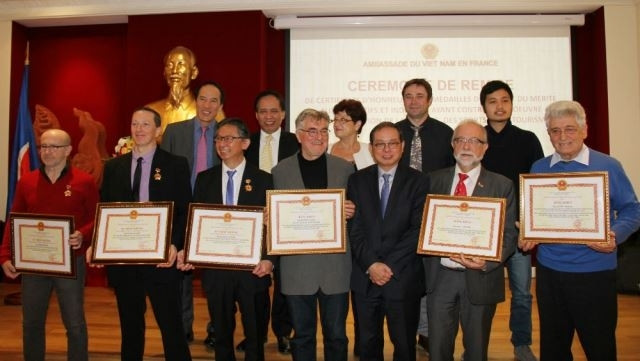 越南向在法国先进集体与个人予以表彰 ảnh 1