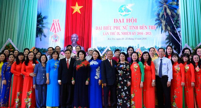 越南国会主席阮氏金银：槟椥省妇女应积极发扬同起运动精神 ảnh 2