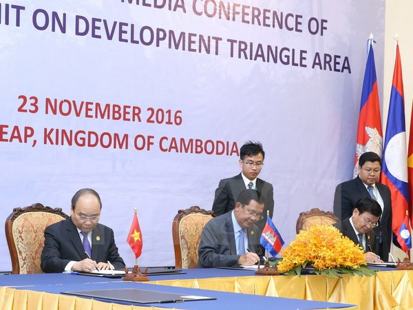 柬寮越发展三角区第9届峰会发表联合声明 ảnh 1 柬寮越发展三角区第9届峰会发表联合声明 ảnh 1