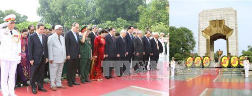 越南伤残军人与烈士日69周年:党和国家领导人拜谒胡志明主席陵墓和献花缅怀英烈 ảnh 1 越南伤残军人与烈士日69周年:党和国家领导人拜谒胡志明主席陵墓和献花缅怀英烈 ảnh 1