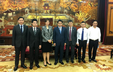 河内市与新加坡加强城市绿地景观设计与树木修剪技术转让的合作 ảnh 1