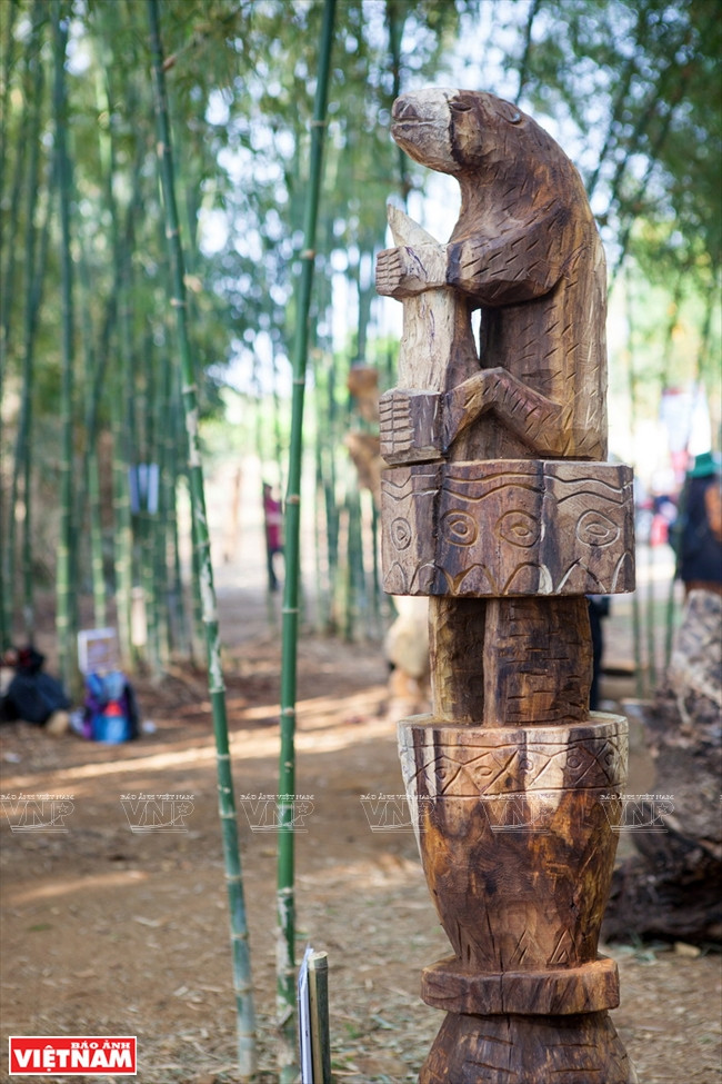 西原木雕：从山林走出的一尊尊“史诗” ảnh 10