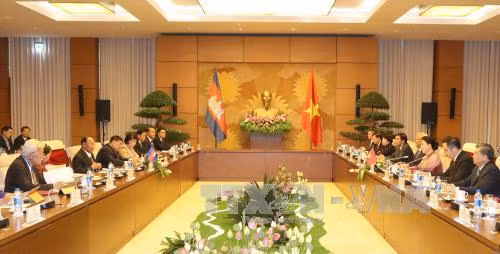 越南国会主席阮氏金银与柬埔寨国会主席韩桑林举行会谈 ảnh 1 越南国会主席阮氏金银与柬埔寨国会主席韩桑林举行会谈 ảnh 1