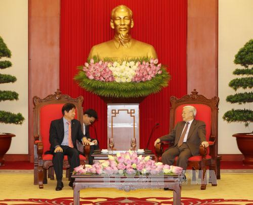 阮富仲与阮春福分别会见新加坡人民行动党主席许文远 ảnh 1 阮富仲与阮春福分别会见新加坡人民行动党主席许文远 ảnh 1