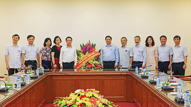 越南革命新闻日:范明正向越通社全体工作人员致以节日祝贺 ảnh 1 越南革命新闻日:范明正向越通社全体工作人员致以节日祝贺 ảnh 1