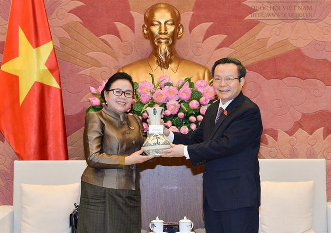 国会副主席冯国显会见老挝国会司法委员会代表团 ảnh 1 国会副主席冯国显会见老挝国会司法委员会代表团 ảnh 1