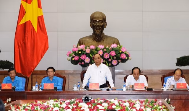 阮春福：政府一直关注确保劳动者生活和工作条件 ảnh 1