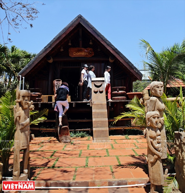 西原木雕：从山林走出的一尊尊“史诗” ảnh 16