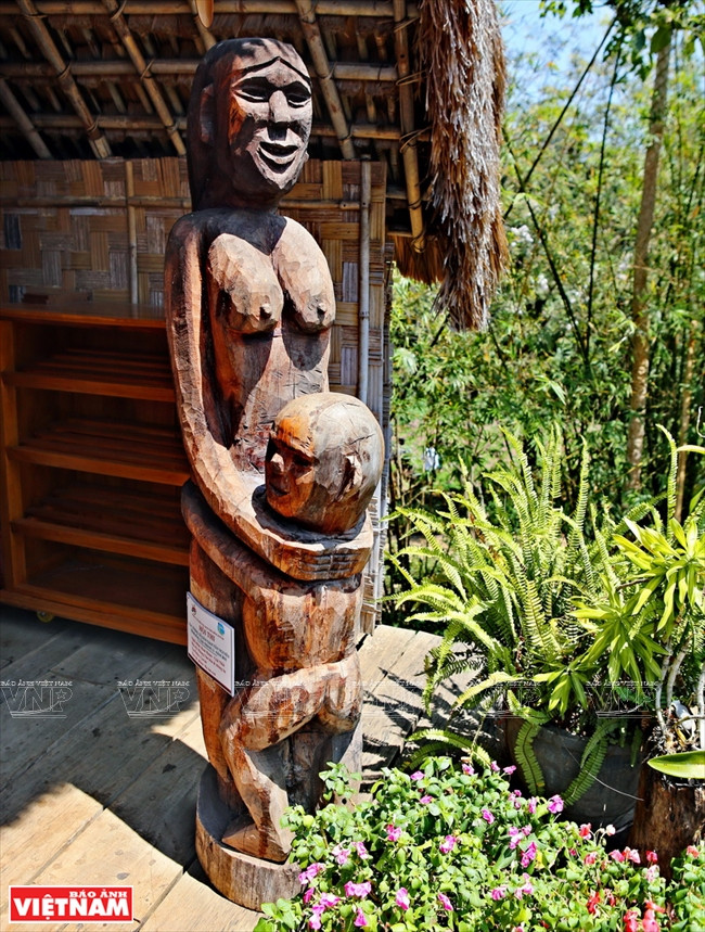 西原木雕：从山林走出的一尊尊“史诗” ảnh 14