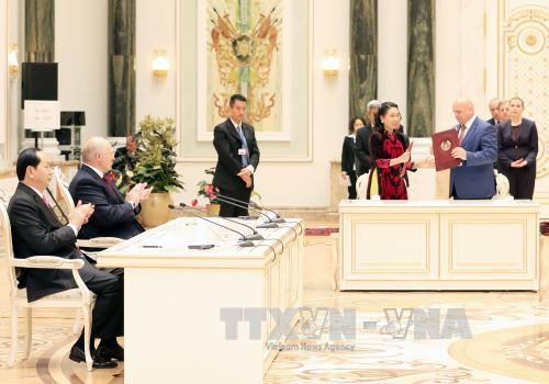 国家主席陈大光与白俄罗斯总统亚历山大·卢卡申科举行会谈 ảnh 4 国家主席陈大光与白俄罗斯总统亚历山大·卢卡申科举行会谈 ảnh 4