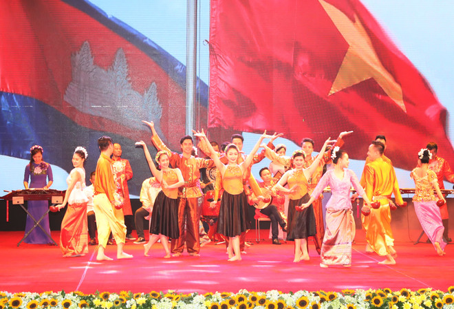 越南与柬埔寨建立外交关系50周年纪念大会在河内举行 ảnh 1 越南与柬埔寨建立外交关系50周年纪念大会在河内举行 ảnh 1