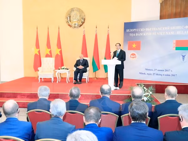 越南国家主席与白俄罗斯总统出席越白经济座谈会 ảnh 1