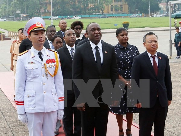 海地共和国参议院议长尤里•拉托尔蒂圆满结束对越南的正式访问 ảnh 1 海地共和国参议院议长尤里•拉托尔蒂圆满结束对越南的正式访问 ảnh 1