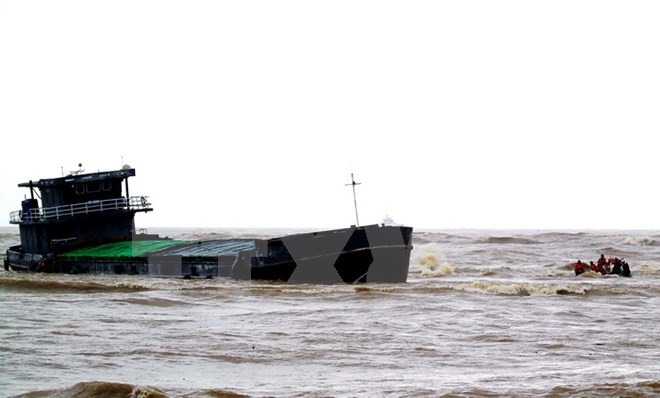 6名海上遇难船员安全上岸 ảnh 1 6名海上遇难船员安全上岸 ảnh 1