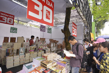 越南信息与传媒部举行2016年越南读书日活动 ảnh 2