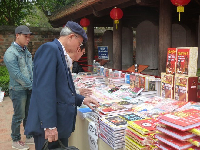 2015年越南图书奖:好书奖共48个 ảnh 1 2015年越南图书奖:好书奖共48个 ảnh 1