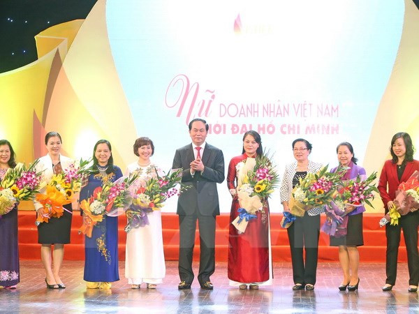越南国家主席陈大光出席“胡志明时代的越南女企业”艺术交流会 ảnh 1 越南国家主席陈大光出席“胡志明时代的越南女企业”艺术交流会 ảnh 1