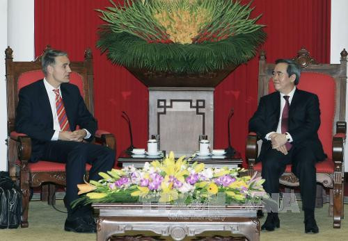 越共中央经济部部长阮文平会见国际货币基金组织代表团 ảnh 1