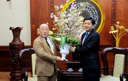 胡志明市市委书记丁罗升会见日本首相特别顾问饭岛勋 ảnh 1 胡志明市市委书记丁罗升会见日本首相特别顾问饭岛勋 ảnh 1