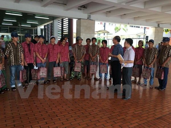 越南驻印尼大使馆继续把被印尼扣留的越南渔民送回国 ảnh 1