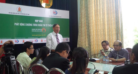 使用手机发送短信 捐款帮助橙毒剂受害者 ảnh 1