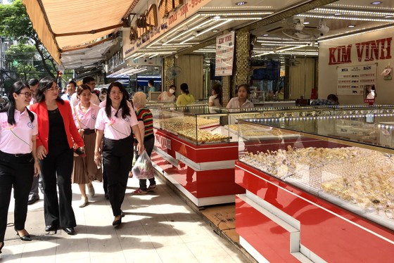 胡志明市第十一郡旅遊产品丰富 ảnh 1