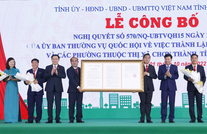 国会主席王廷惠出席平福省真诚市成立决定公布仪式 ảnh 2 国会主席王廷惠出席平福省真诚市成立决定公布仪式 ảnh 2