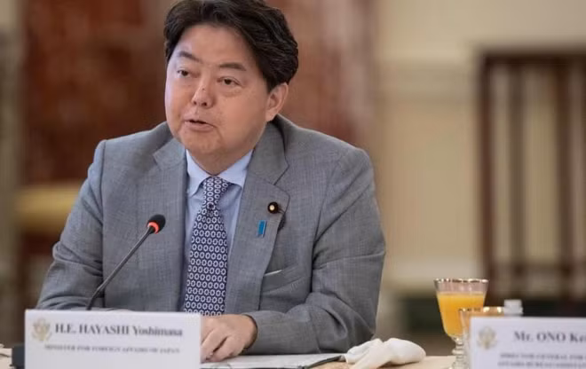 日本外相访问新加坡和马来西亚 促进与东盟的合作 ảnh 1