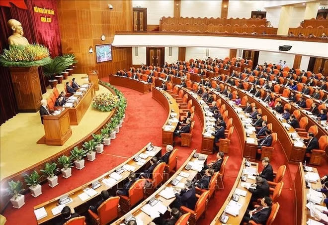 越共十三届六中全会第一个工作日：对海阳省省委书记范春升给予开除党籍处分 ảnh 1