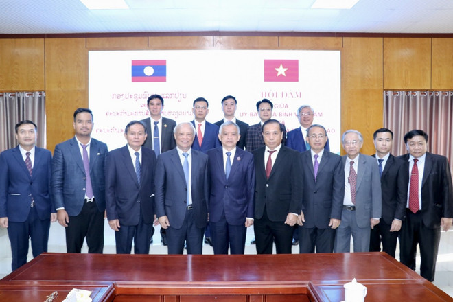 越南和平委员会主席汪周刘与老挝和平与团结委员会主席宋玛·奔舍那举行会谈 ảnh 1 越南和平委员会主席汪周刘与老挝和平与团结委员会主席宋玛·奔舍那举行会谈 ảnh 1