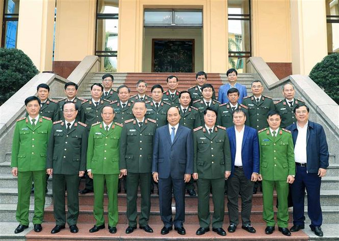 政府总理阮春福出席中央公安党委会议 ảnh 1 政府总理阮春福出席中央公安党委会议 ảnh 1